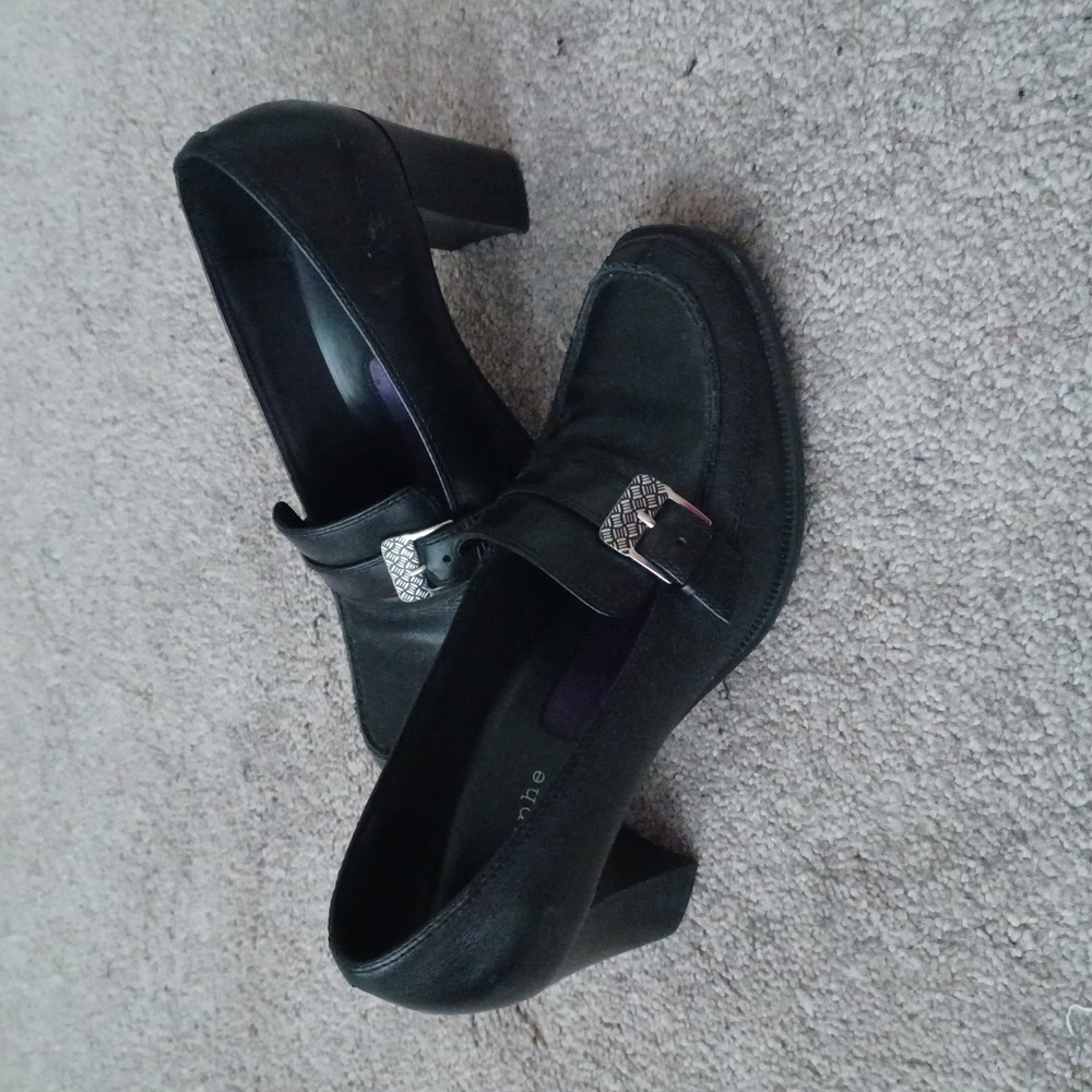 Apostrophe Bina Black Leather Buckle Heels EUC